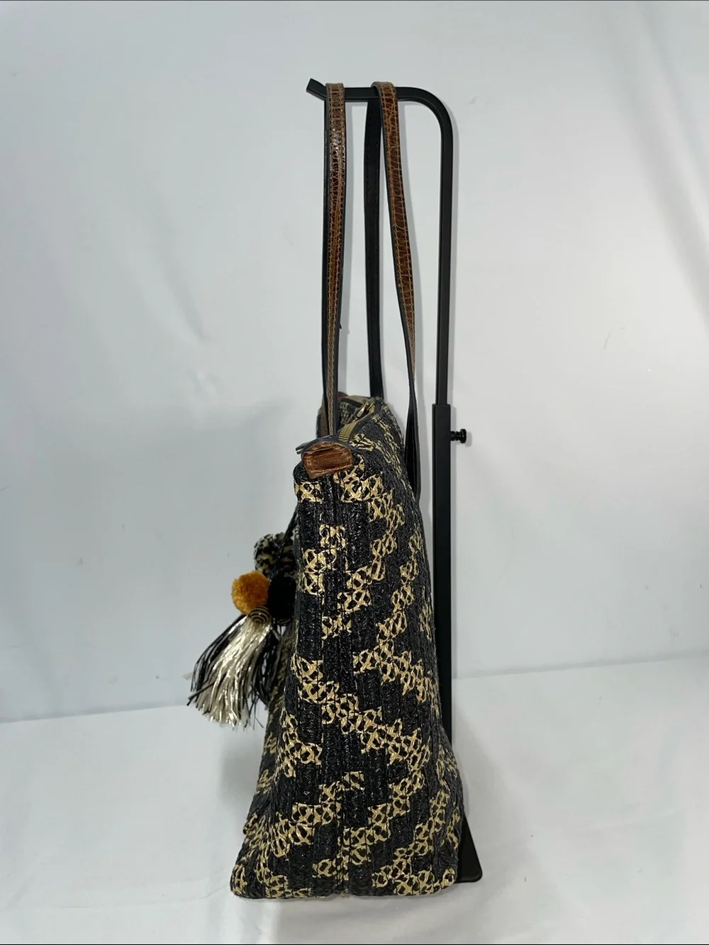 ERIC JAVITS BLACK AND TAN GEOMETRIC TOTE BAG FTL-07-157